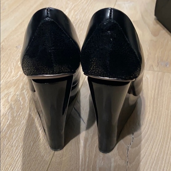 Black wedge w Silver trim at heel. - Picture 4 of 8
